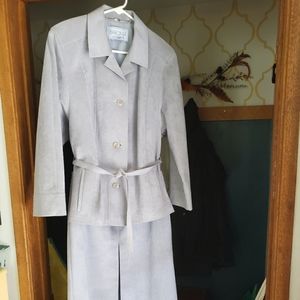 Baronia von Gollas light lavendar grey ultra suede 2 piece set.